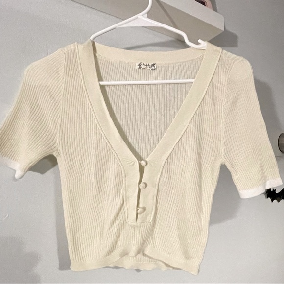 Cream/white - Picture 1 of 2